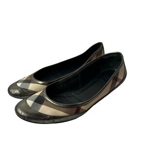 Burberry women’s patent canvas flat shoes size 37.5 / US 7.5